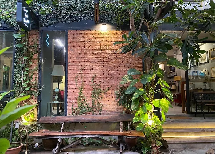 Banya Huaikhwang بيت شباب بانكوك
