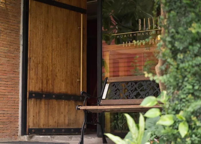 Banya Huaikhwang بيت شباب بانكوك