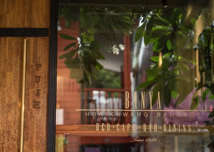 Banya Huaikhwang بيت شباب بانكوك